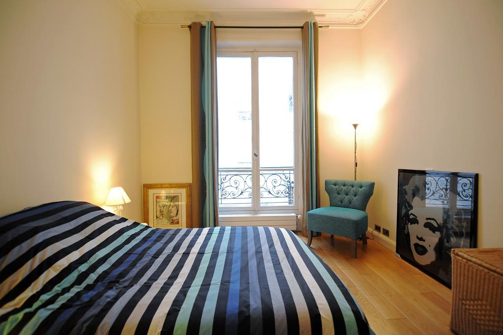 Champs Elysees Homestay París Habitación foto